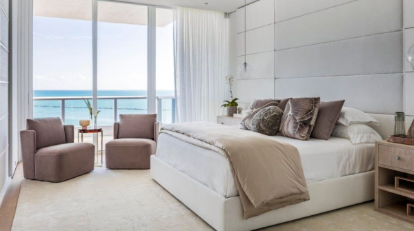 Kamar dengan desain minimalis dan elegan